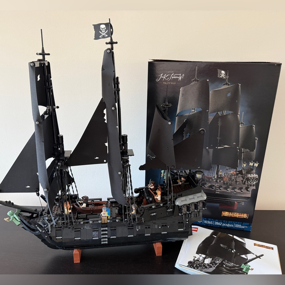 LEGO Pirates of the Caribbean Captain Jack Sparrow's Pirate Ship 10365
